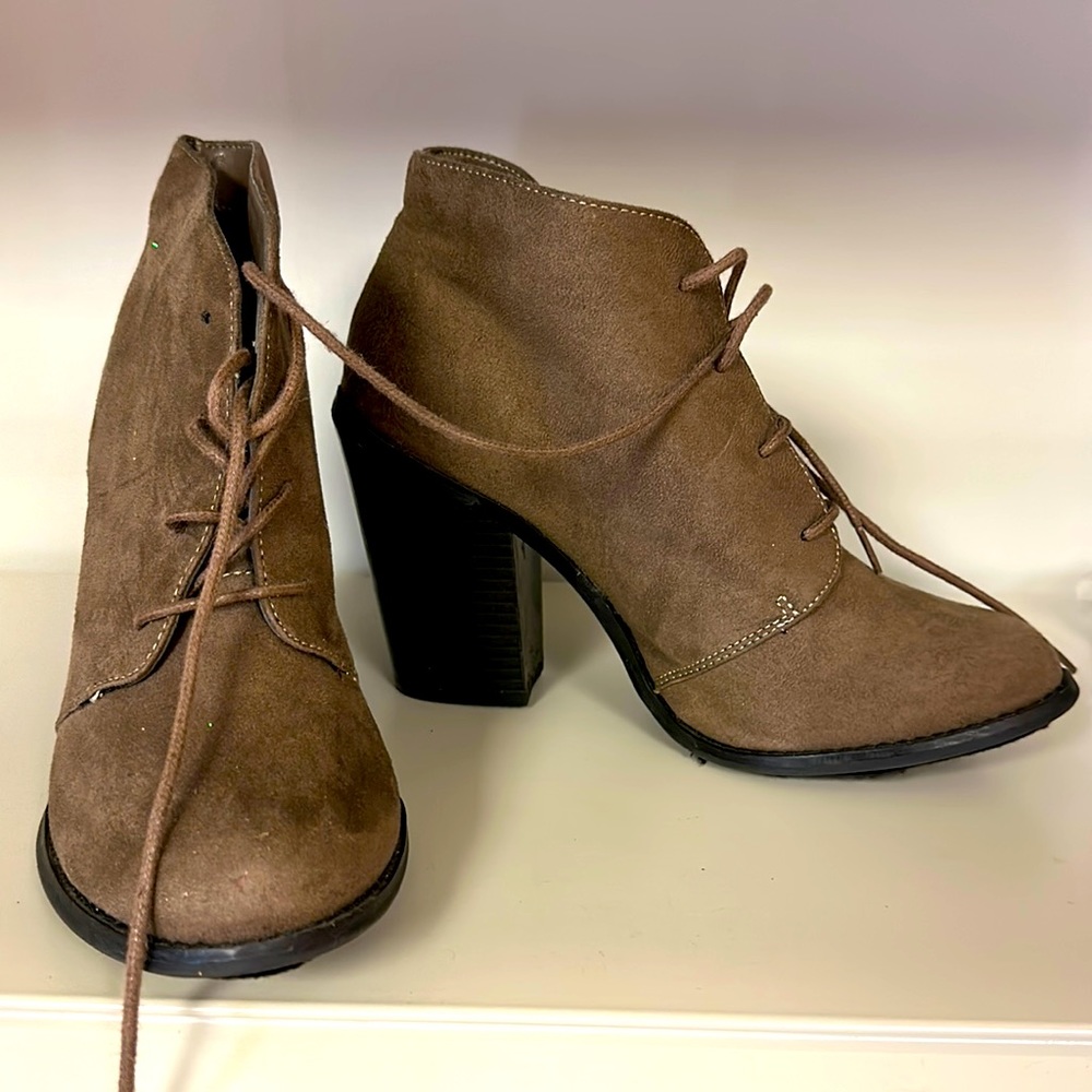 Women’s brown boots